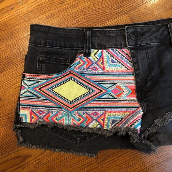 RIP CURL Denim SHORT SHORTS Low Rise Cut Off Embroidered Distressed Women SIZE 9 - Picture 4 of 10